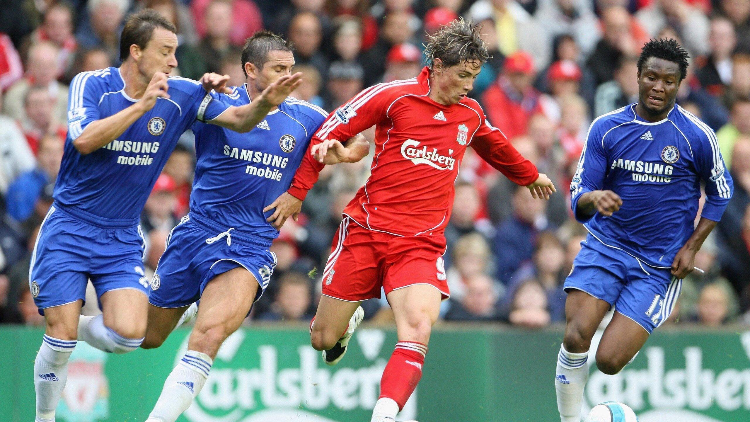 海星体育直播_马奎尔成长揭秘，16岁身高突变转型后卫 费迪南德教诲塑造防守基石